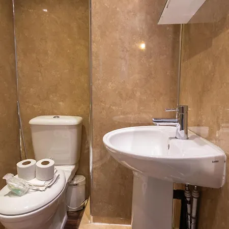 Homely Ensuite Room Near City Centre Manchester Exterior photo