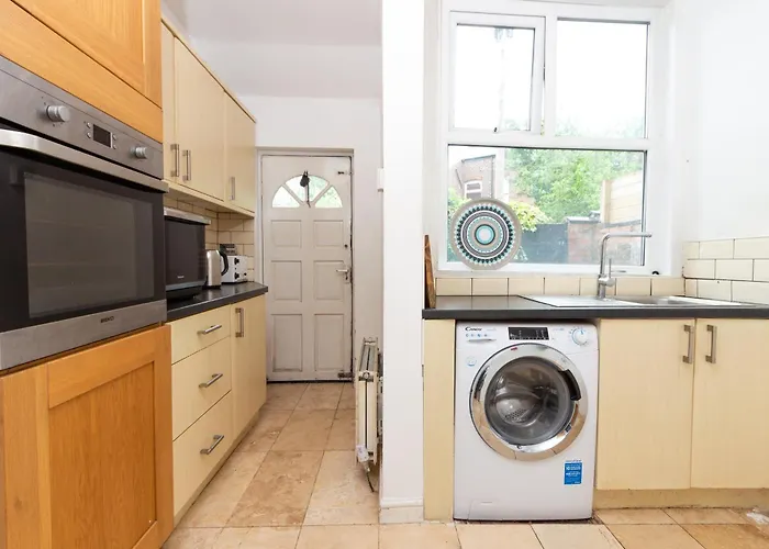 Homely Ensuite Room Near City Centre